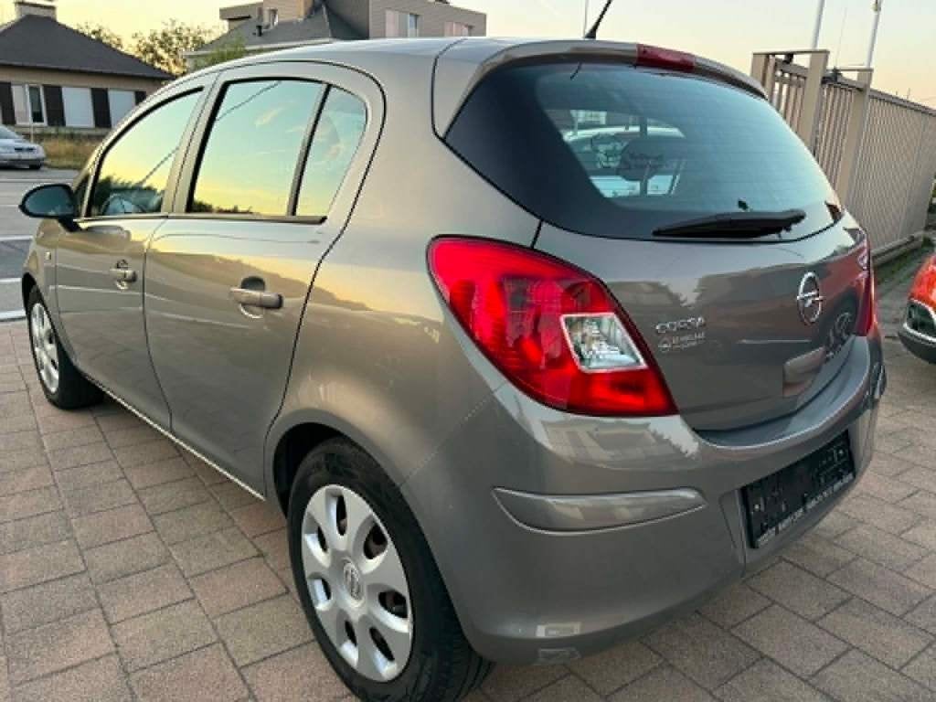 Opel Corsa benzine van 2013, Auto's, Euro 5, https://public.car-pass.be/vhr/86ecb357-043f-4cc5-8665-38ff69358497, Bruin, Handgeschakeld