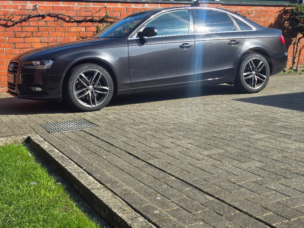 Audi A4, Autos, Euro 5, Achat, 139 g/km, Capteur de stationnement