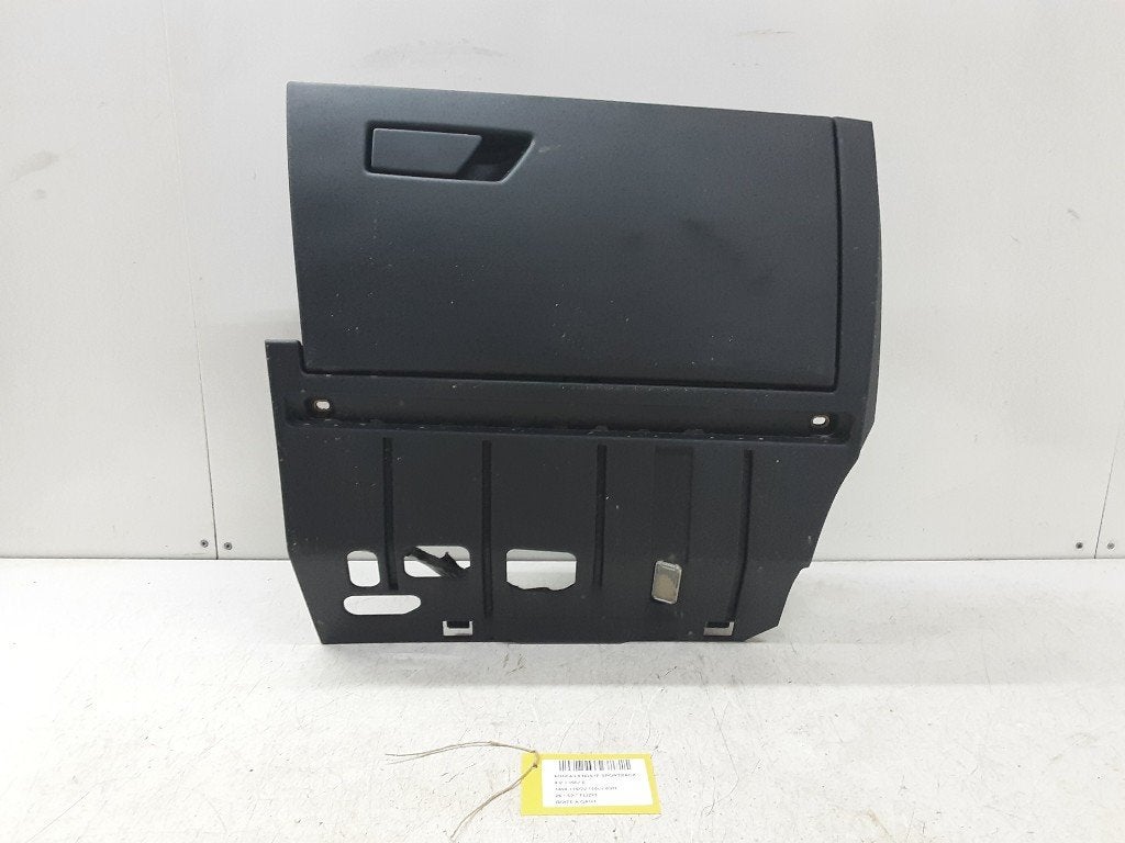 BOITE A GANTS Audi A3 Sportback (8YA) (01-2019/-), Auto-Union-Straße  1,
85057  Ingolstadt, DE, Info@audi.de, Audi, Utilisé