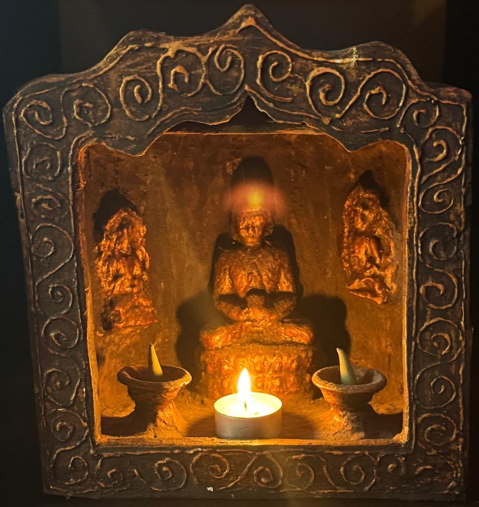 Oud Boeddha-altaar of tempel in hout en klei uit Nepal, Antiek en Kunst, Kunst | Niet-Westerse kunst, Ophalen of Verzenden