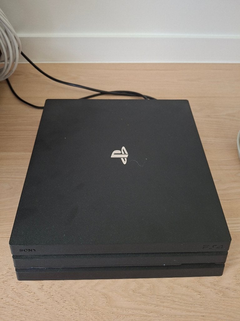 Sony PlayStation 4 Pro 1 TB (zonder controller), Gebruikt, Verzenden, Zonder controller, 1 TB
