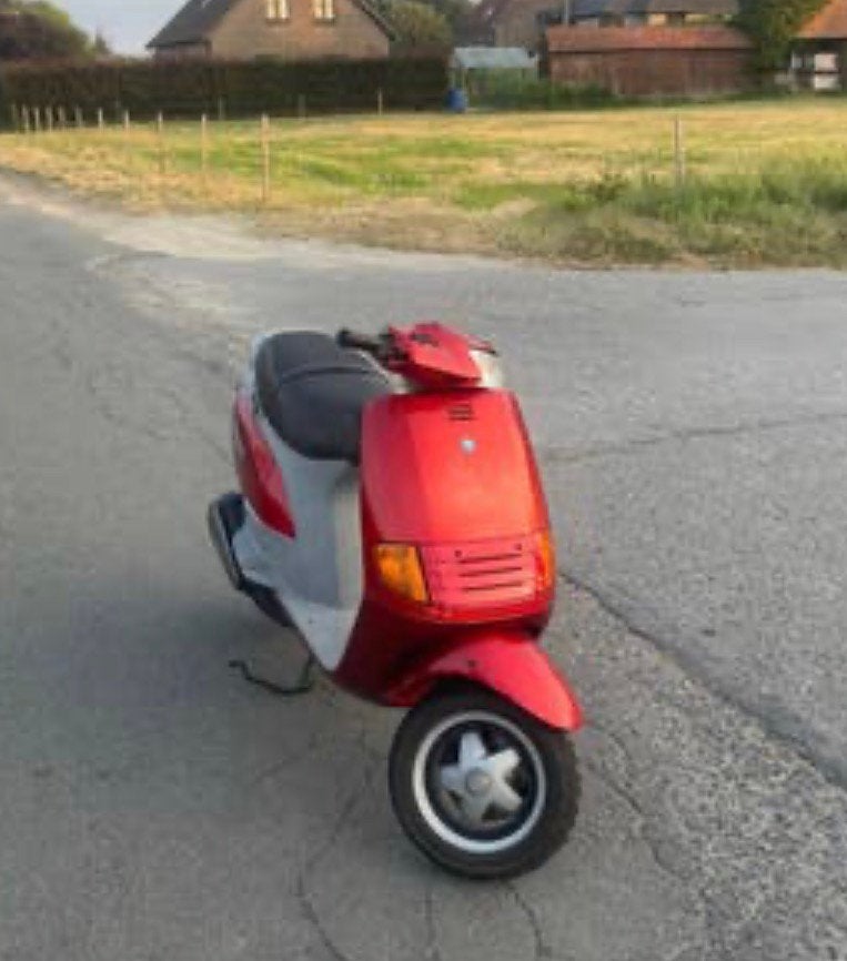 125cc skr gezocht a klasse, Vélos & Vélomoteurs, Scooters | Piaggio, Enlèvement ou Envoi, Comme neuf