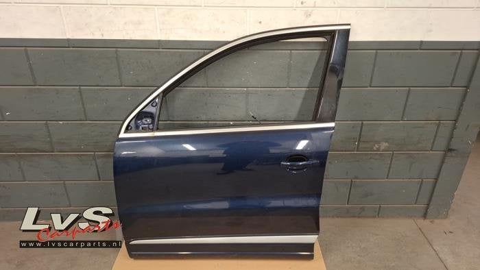 Portière 4portes avant gauche d'un Volkswagen Tiguan (LH5X), Volkswagen, -, 3 mois de garantie, Utilisé