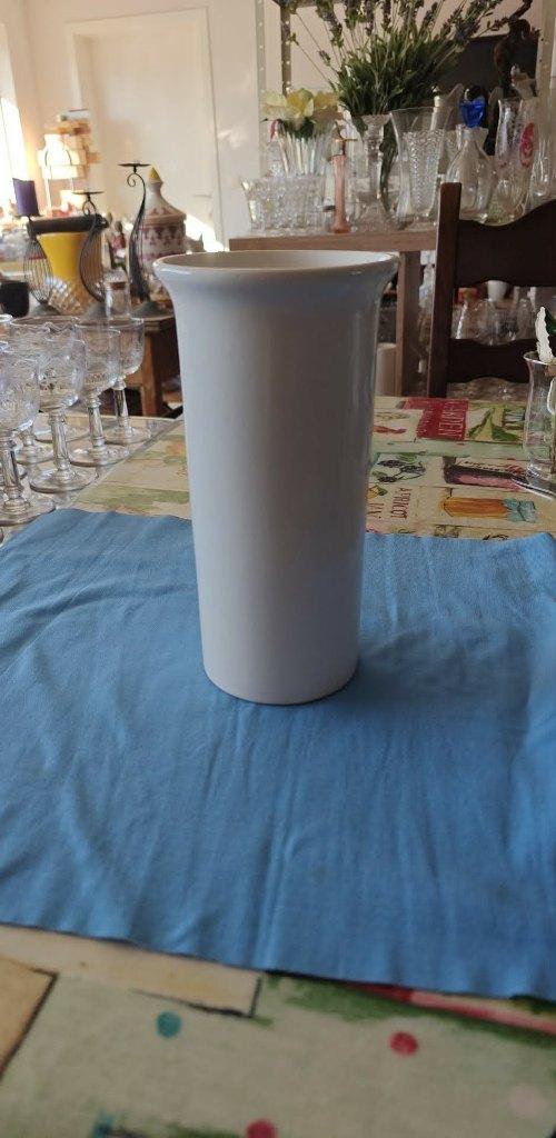 Vaas in wit keramiek K Polland hoogte 22 cm, Huis en Inrichting, Woonaccessoires | Vazen, Wit, Aardewerk of Porselein, Ophalen of Verzenden