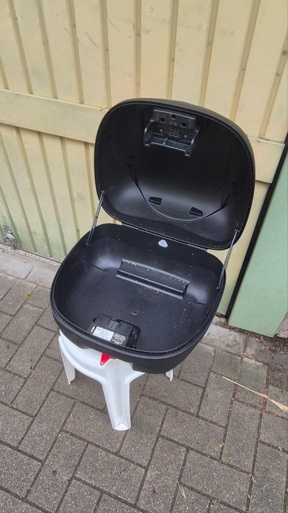 koffer van motor, Ophalen