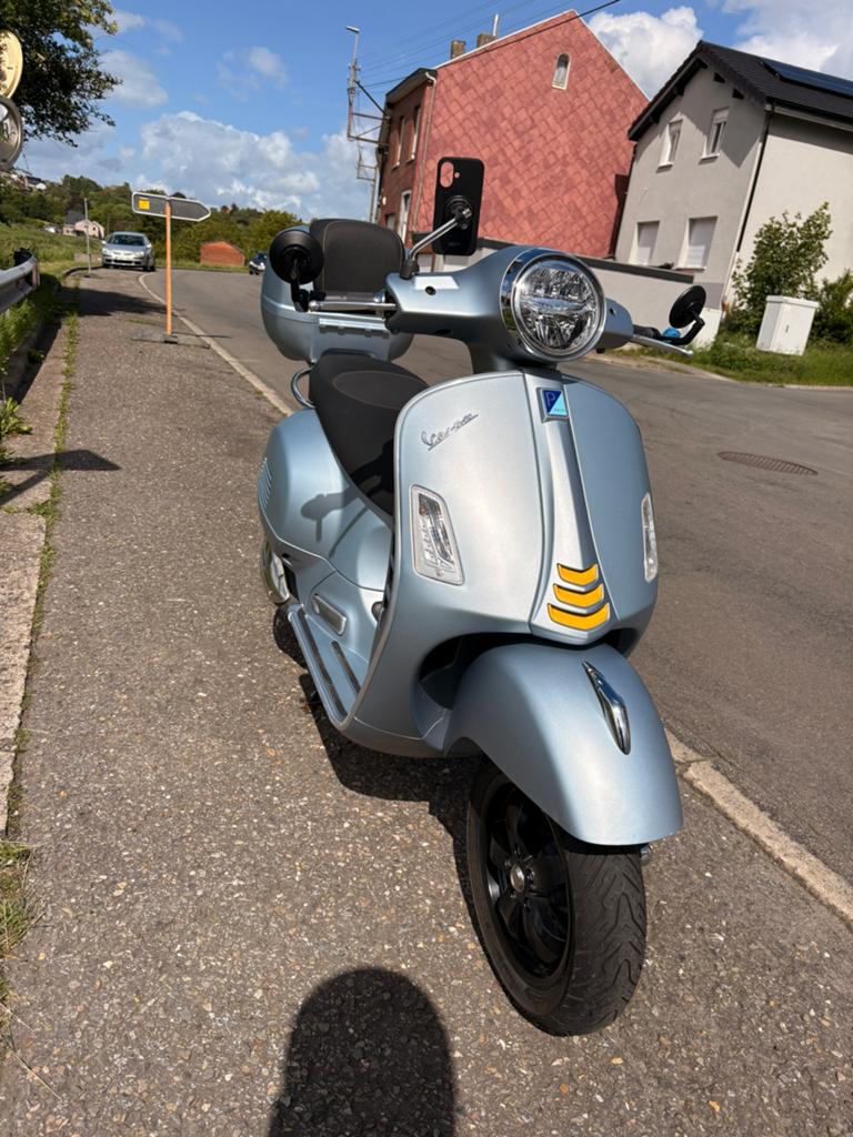 Vespa supertech 300, Fietsen en Brommers, Scooters | Vespa, Ophalen, Zo goed als nieuw