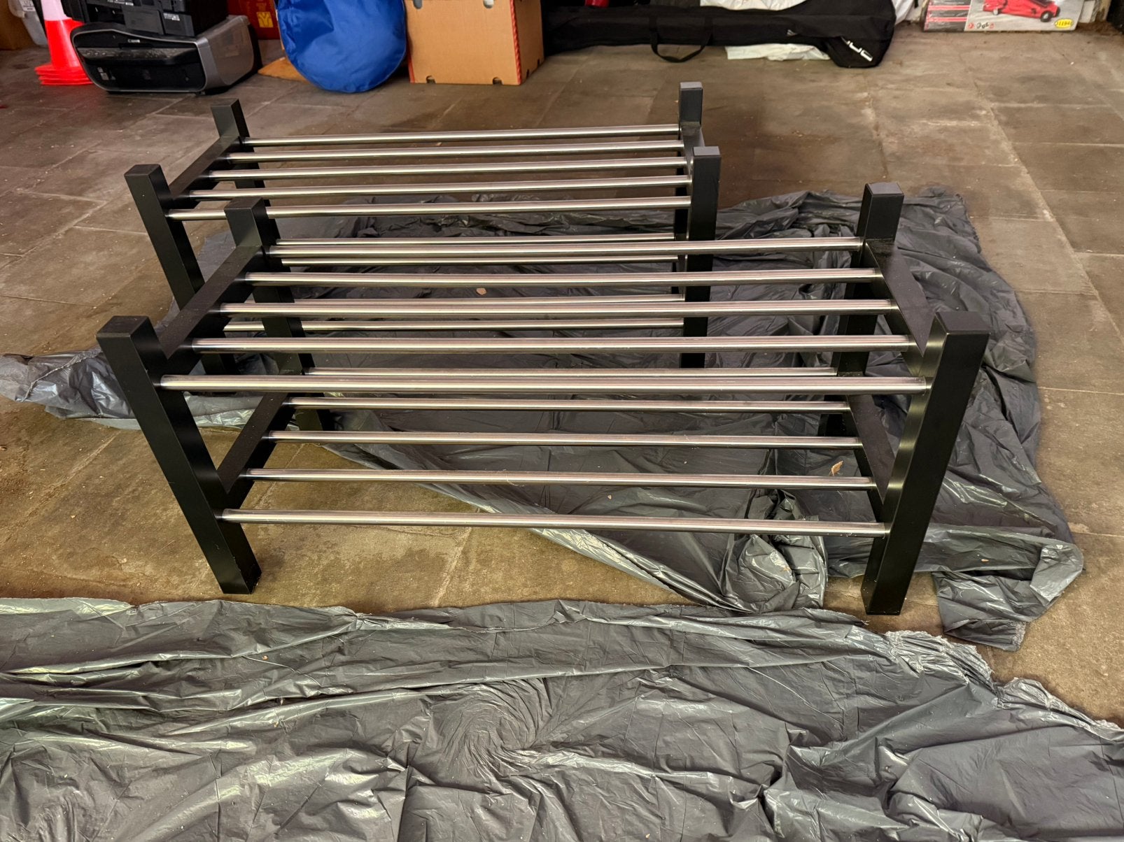 IKEA Tjusig schoenenorganizer van zwart en roestvrij staal m, Huis en Inrichting, Ophalen, Zo goed als nieuw