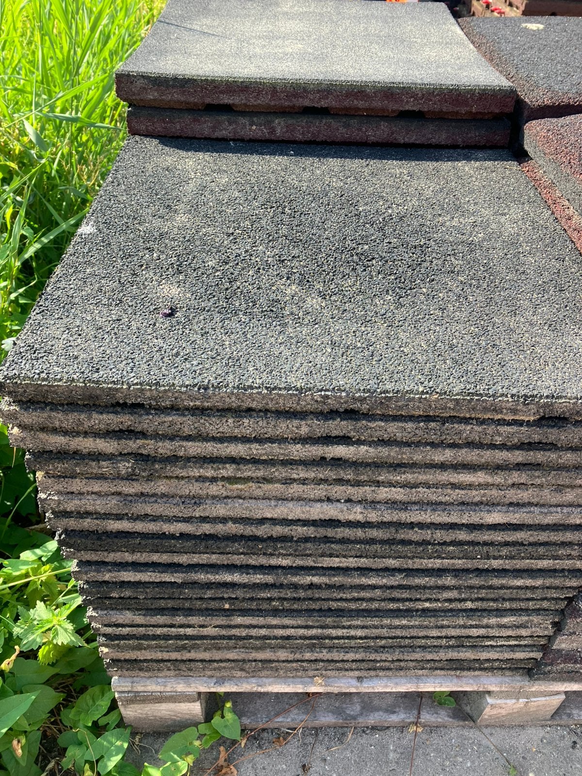 18 zwarte rubberen tegels 50x50x2,5cm, Doe-het-zelf en Bouw, Dakpannen en Dakbedekking, Ophalen, Gebruikt
