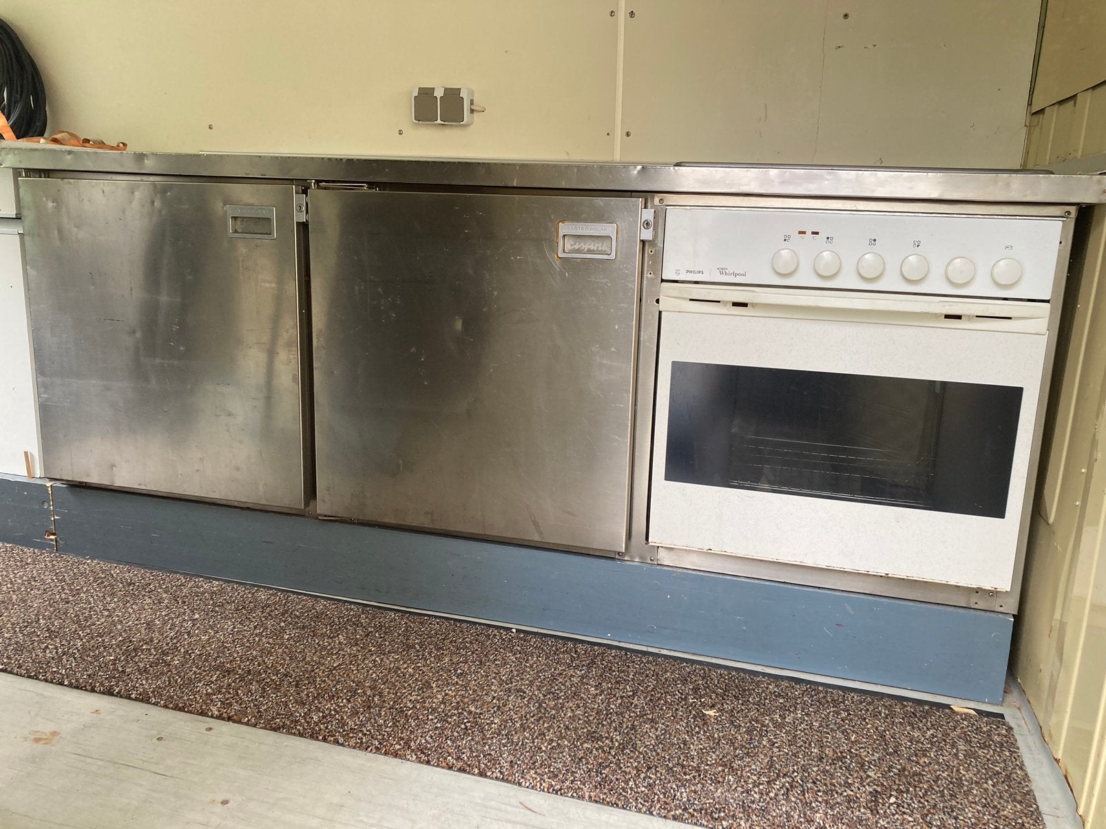 Inox keukenunit met 2 koelkasten, oven en 4-pits kookplaat, Ophalen, Gebruikt