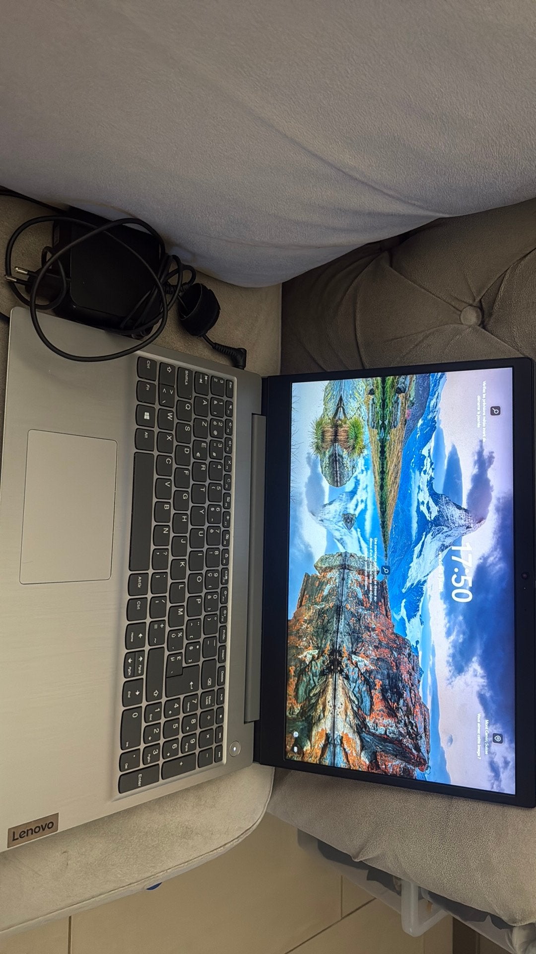 Ordi Lenovo IdeaPad 3 15ADA05 – 8 Go RAM – SSD 256 Go, Boeken, Informatica en Computer, Ophalen of Verzenden, Gelezen
