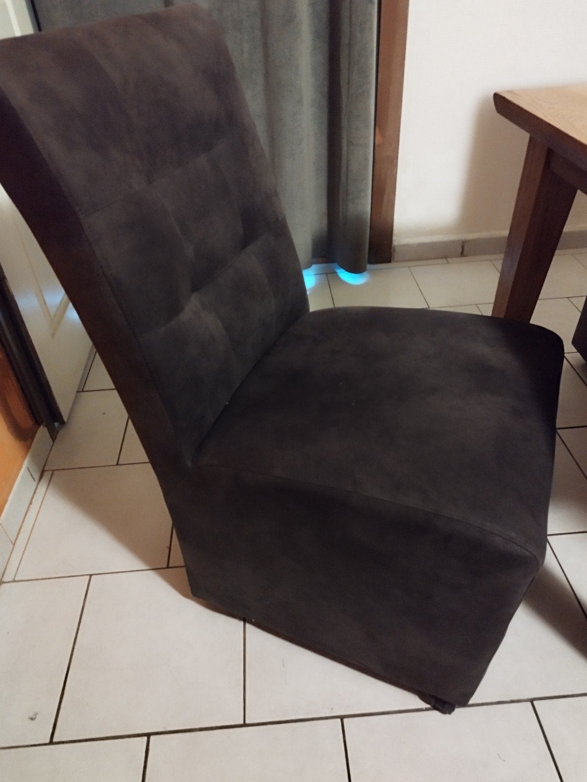Chaises confortables sur roulettes, Enlèvement