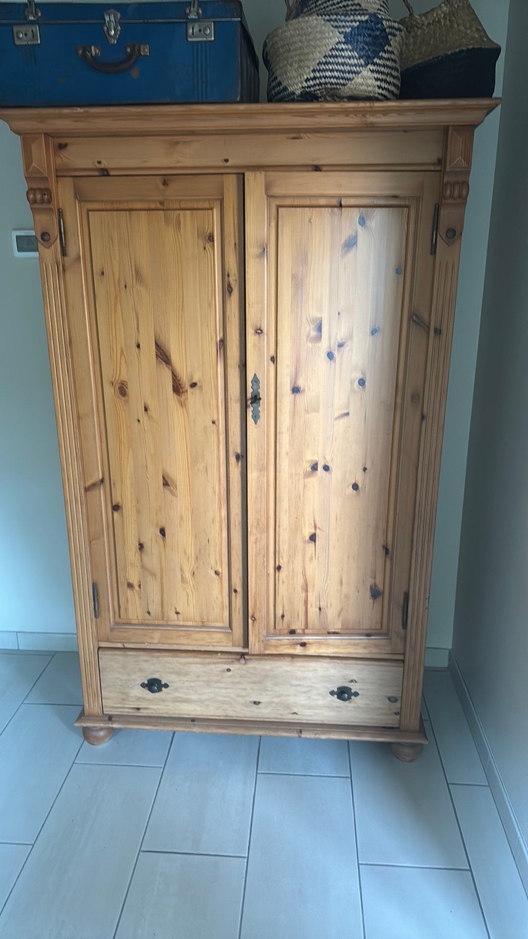 Armoire en pin, Moins de 150 cm, Utilisé, Avec tiroir(s), Pin