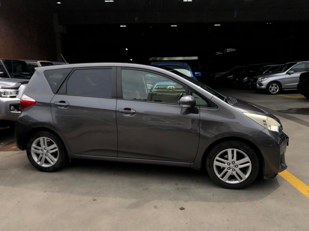 Toyota verso s 1,3 essence 2013 € 5, Autos, Toyota, Achat, Entreprise, Verso-S, 5 portes