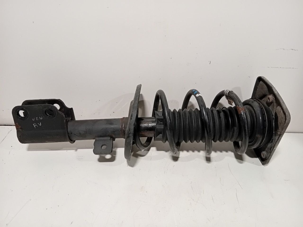 Veerpoot rechts voor Toyota ProAce, Onderdelen@venauto.nl, Van der Ven Autorecycling B.V., Ettenseweg 76, 4706 PB Roosendaal, The Netherlands