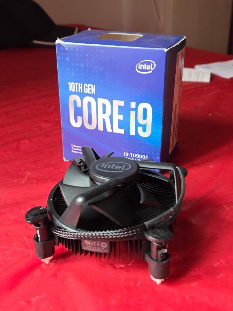 Intel koeler + doos, Computers en Software, Computerkoelers, Ophalen of Verzenden, Nieuw, Luchtkoeling