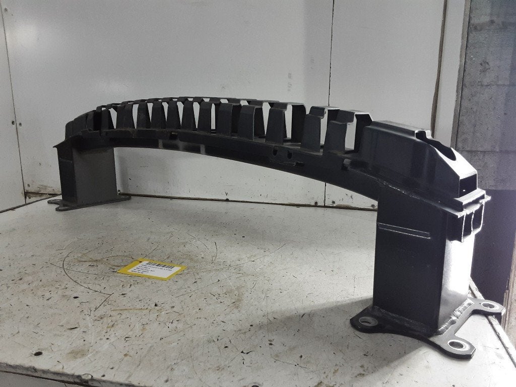 BUMPERBALK VOOR Ford Focus 4 (01-2018/12-2025), Gebruikt, Henry-Ford-Straße  1
50735  Köln, DE, Ford-Werke GmbH, Kunden@ford.com