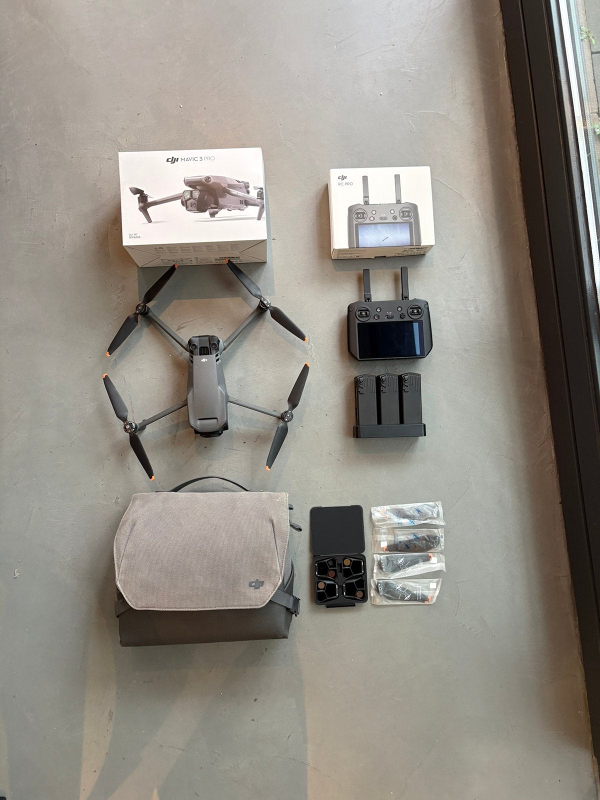 DJI Mavic 3 Pro Fly More Combo + DJI RC Pro — très complet, TV, Hi-fi & Vidéo, Drones, Qualité supérieure, 5 à 10 km, Comme neuf