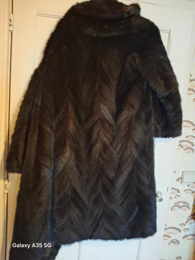 Manteau vison femme, Enlèvement