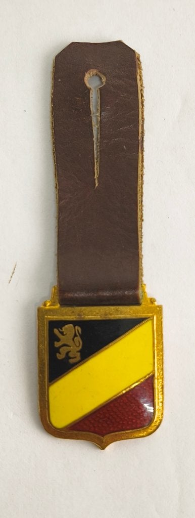 ABL borsthanger breloque Militair International Blue Bees, Verzamelen, Ophalen of Verzenden, Landmacht, Embleem of Badge