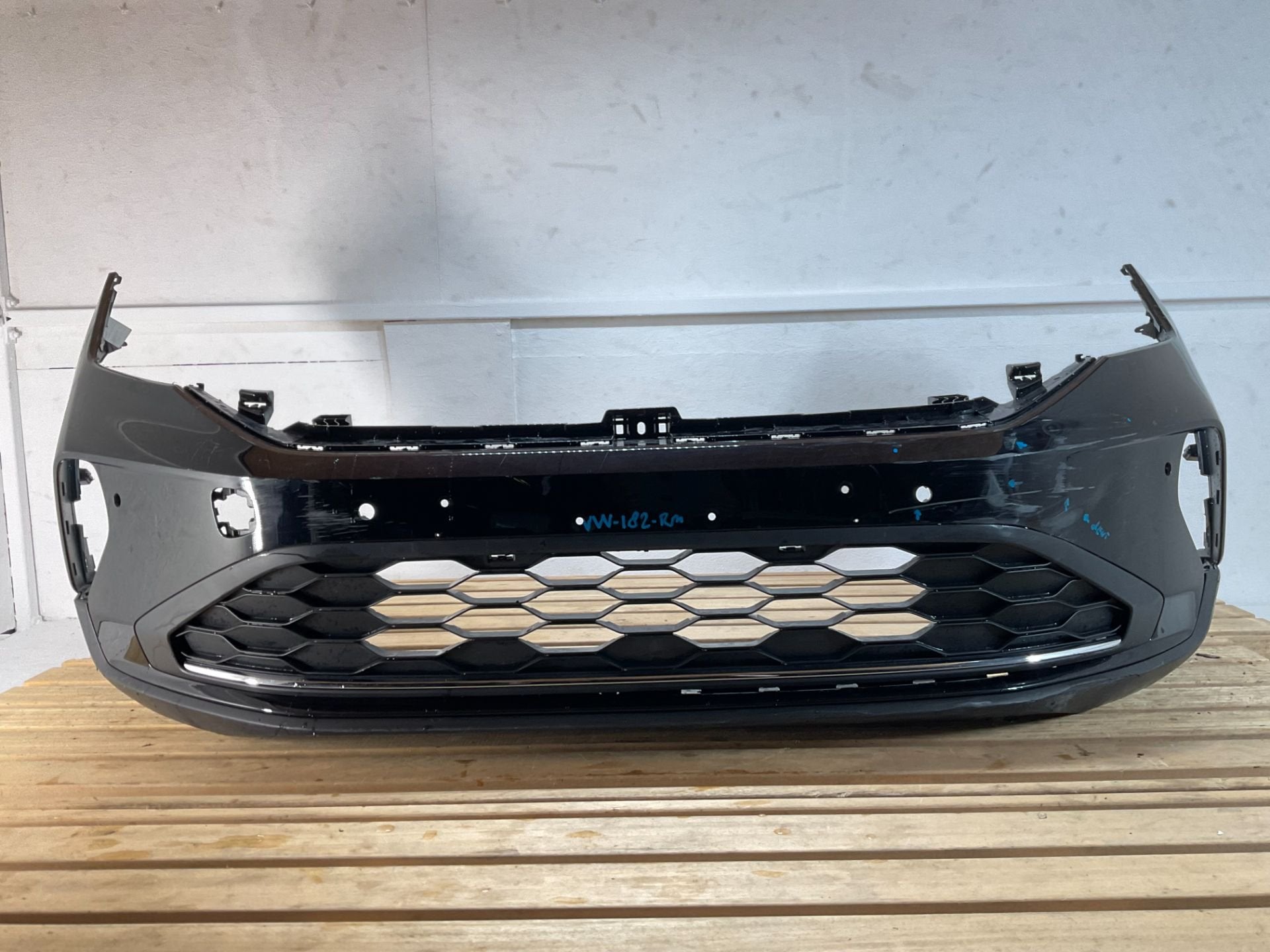 Bumper Volkswagen Taigo 2G7807221C Voorbumper VW-181-RM, Auto-onderdelen, Gebruikt, Volkswagen AG, Vw@volkswagen.de, Bumper