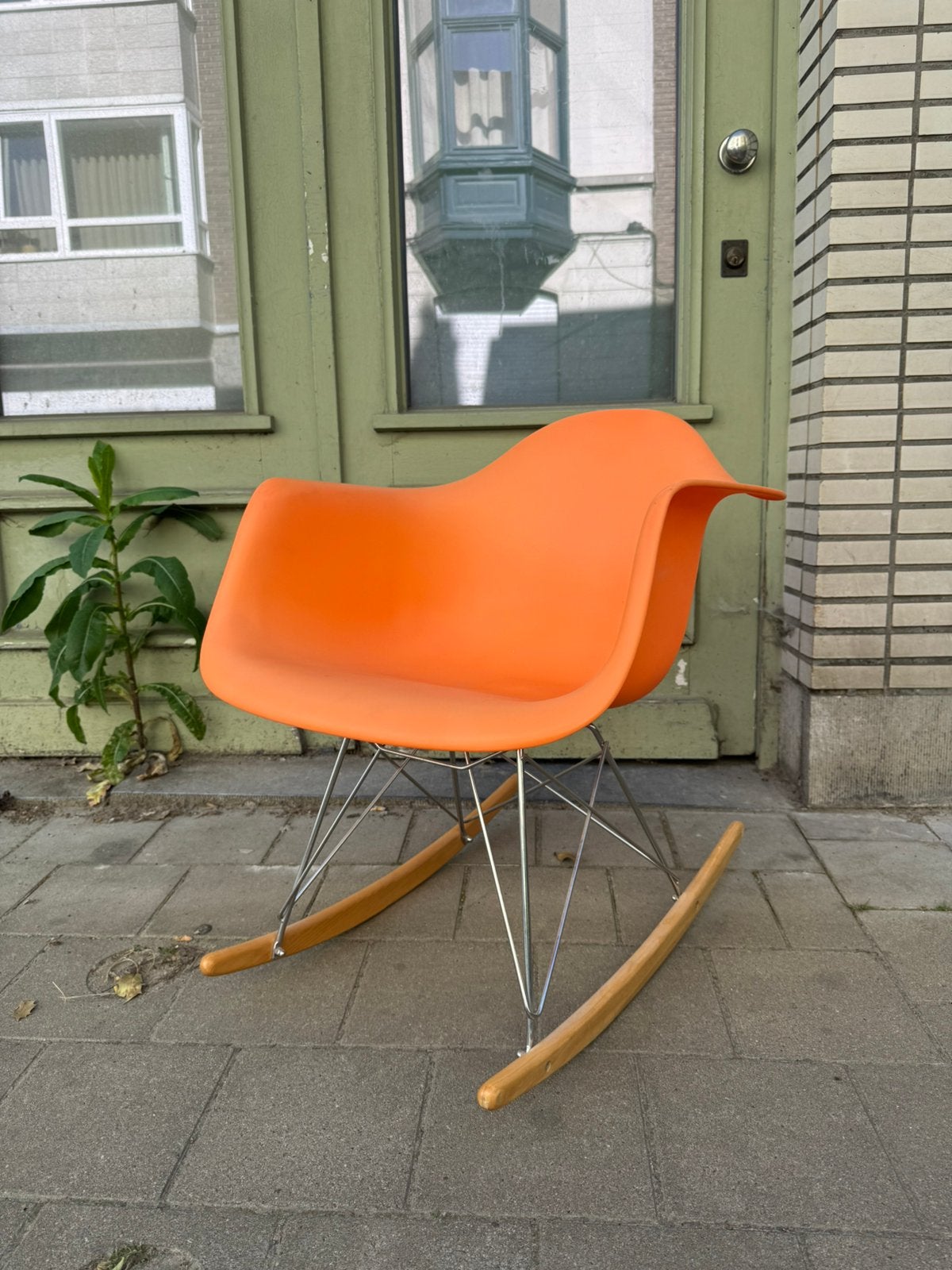 Eames oranje armchair RAR replica, Enlèvement, Comme neuf