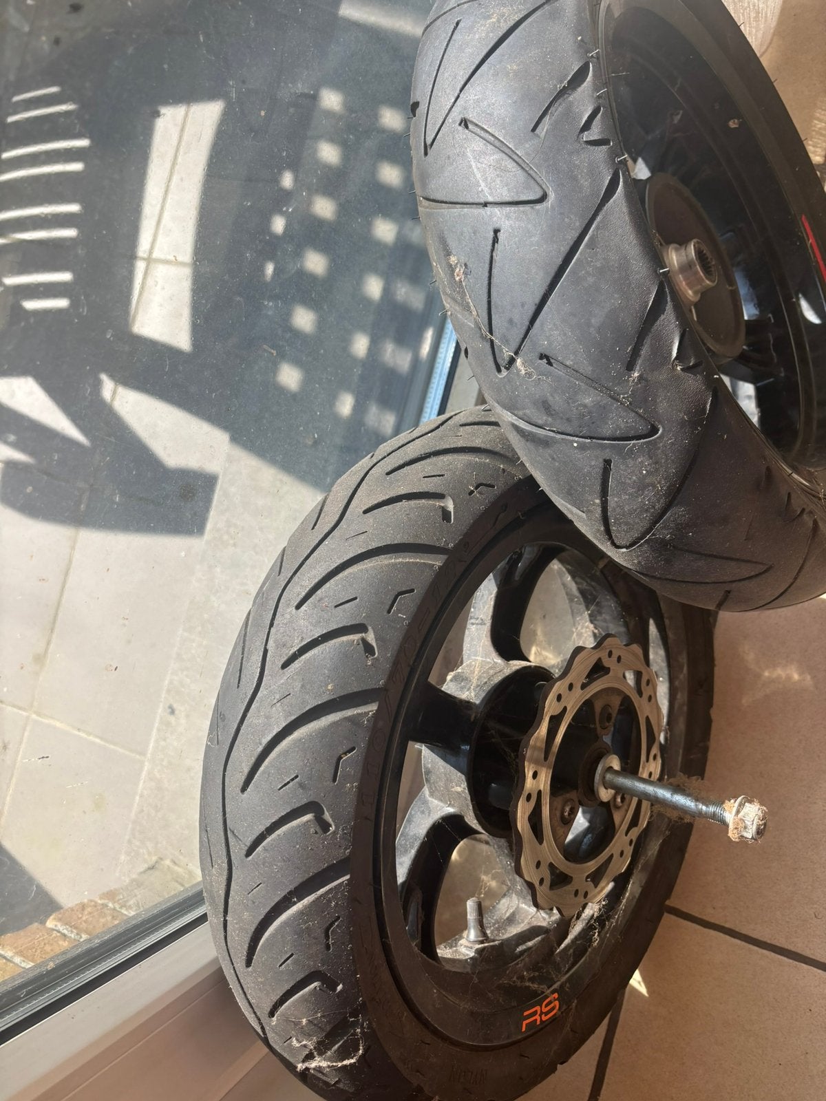 Kisbee rs, Motoren, Ophalen