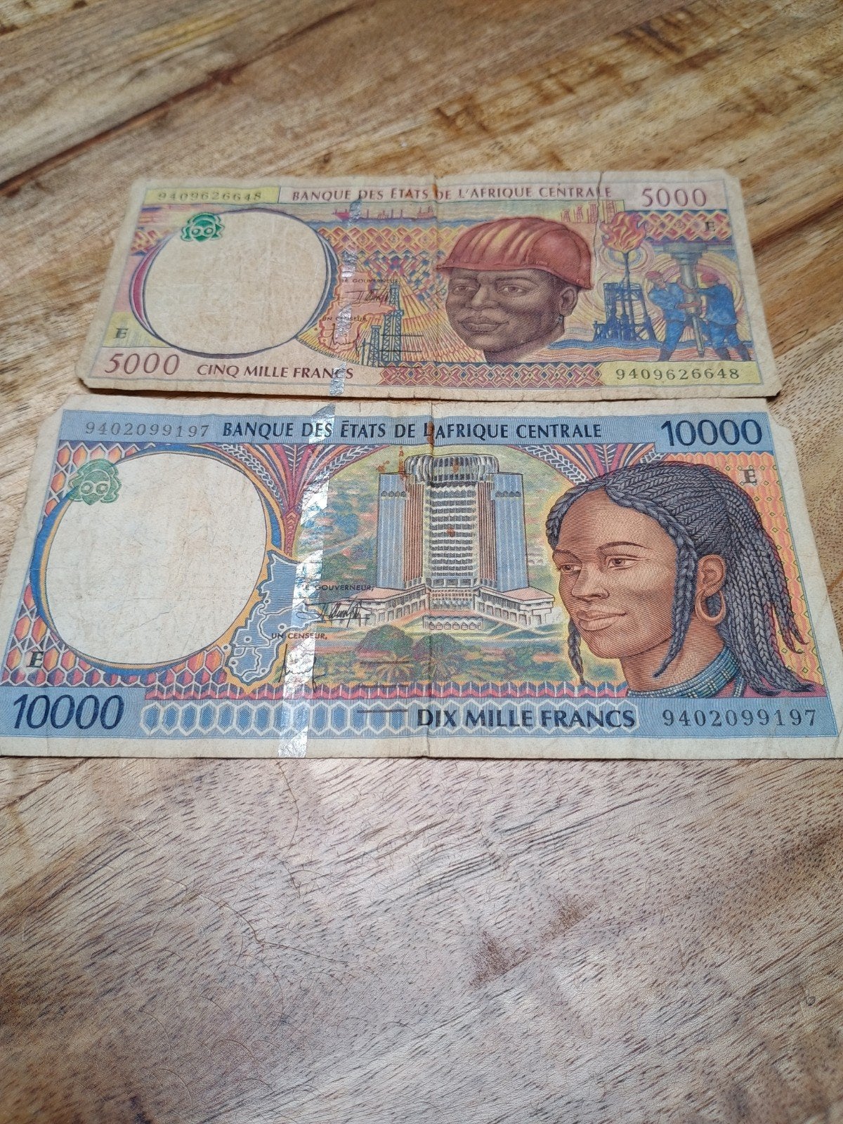 10000 en 5000 francs l'afrika centrale, Enlèvement ou Envoi