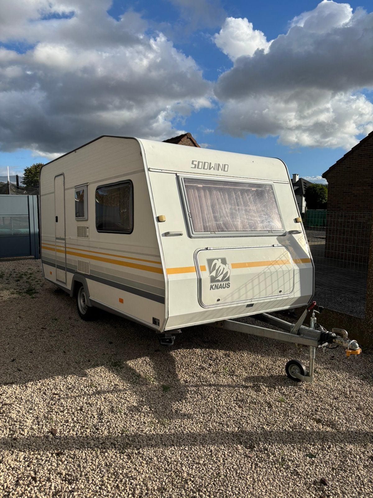 Propere Knaus Sudwind, Caravans en Kamperen, Standaardzit, 750 - 1000 kg, Particulier, Oven