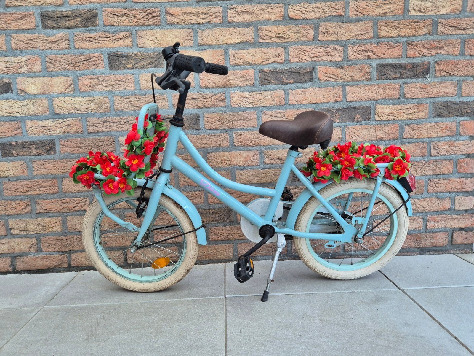 Leuke 16 inch kinderfiets - lichtblauw met bloemen!, Fietsen en Brommers, Ophalen, Zijwieltjes