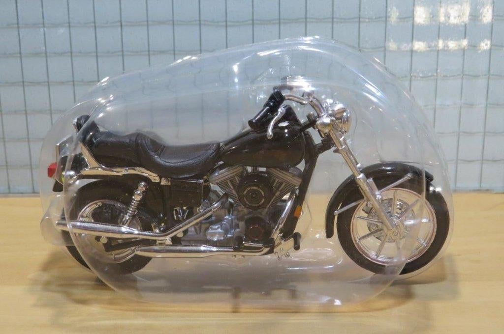 Harley Davidson FXDL Dyna Low Rider 1:18 (72) blister, Enlèvement ou Envoi, Neuf, Moteur, Maisto