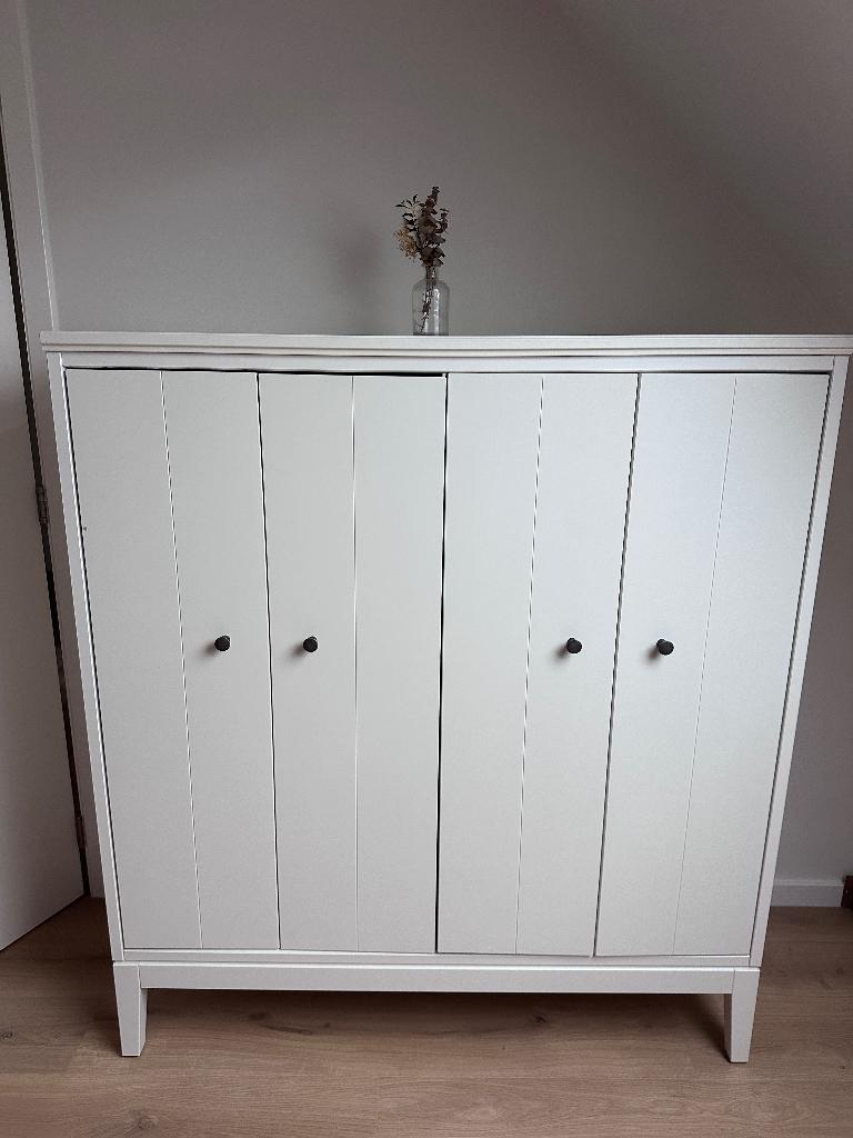 Witte kast met vouwdeuren, Huis en Inrichting, Kasten | Kleerkasten, Ophalen, 100 tot 150 cm, 100 tot 150 cm, 25 tot 50 cm