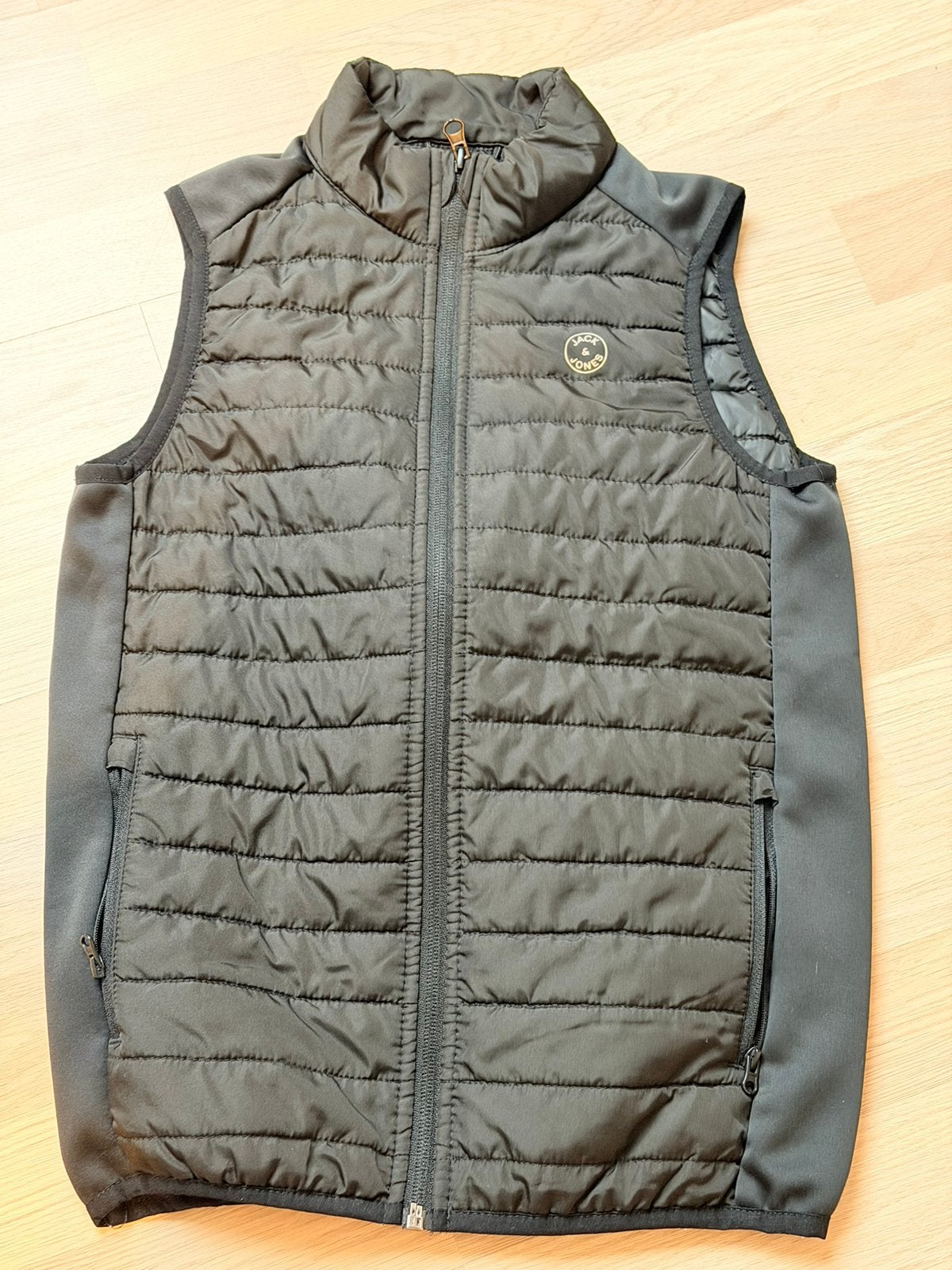 Dunne bodywarmer Jack and Jones - maat 140, Ophalen of Verzenden, Gebruikt, Jongen, Trui of Vest