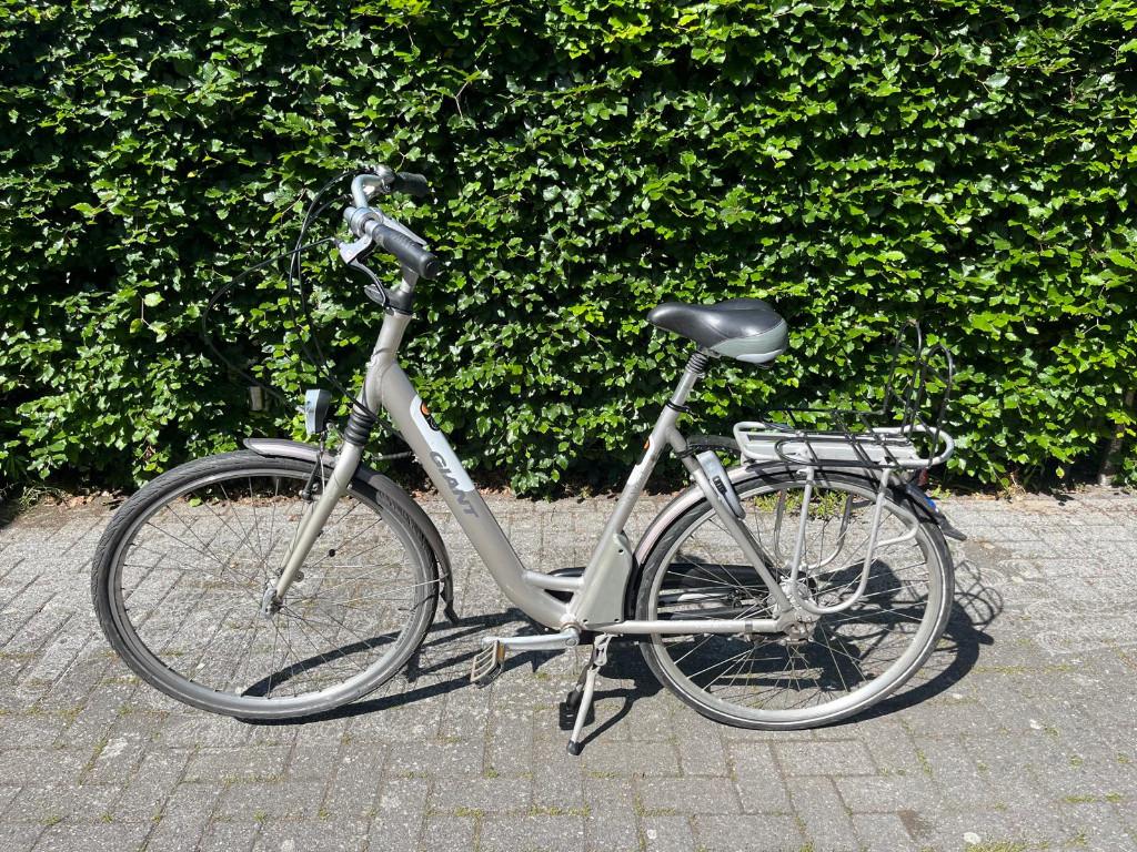 Damesfiets maat 56, Vélos & Vélomoteurs, Vélos | Femmes | Vélos pour femme, Frein sur jante, 53 à 56 cm, Giant, Enlèvement