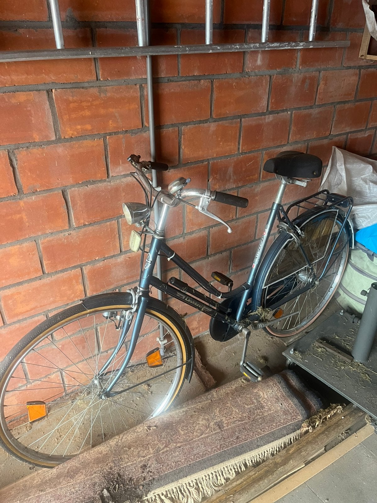 Dames fiets met werk aan, Enlèvement