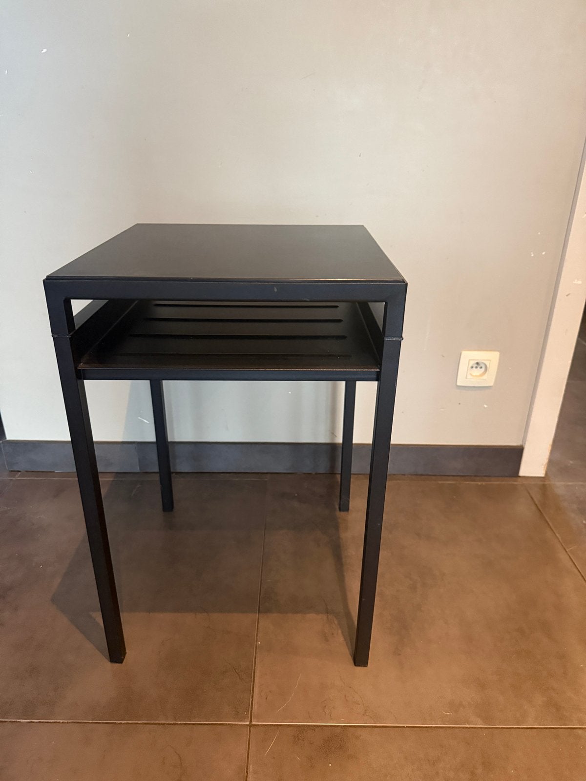 IKEA NYBODA bijzettafel / nachtkastje, Enlèvement, Comme neuf