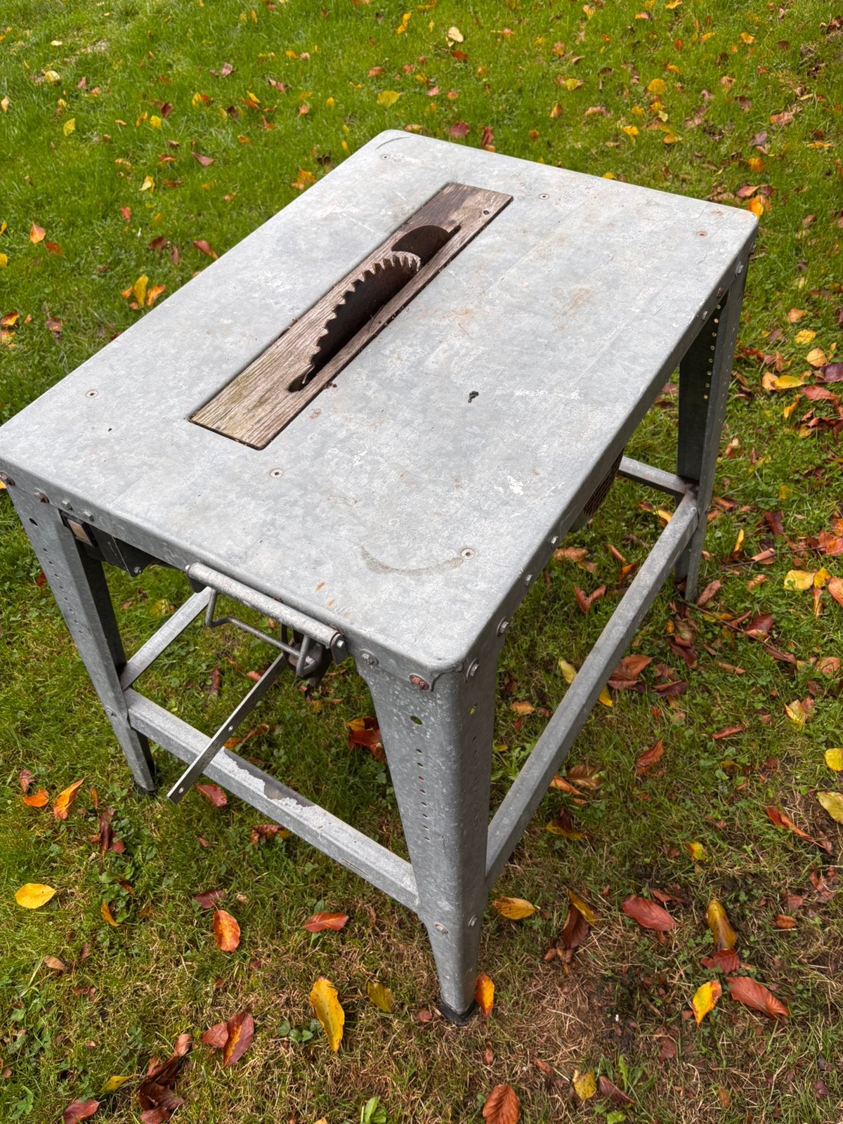 Scie circulaire sur table 230v monophasé, Bricolage & Construction, Enlèvement, Utilisé, 1200 watts ou plus, Scie circulaire
