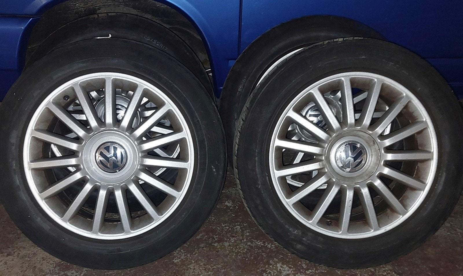 VW T4 Jantes alliage avec pneus 225/55R17 camper california, Pneus été, Enlèvement, Utilisé, Pneu(s)