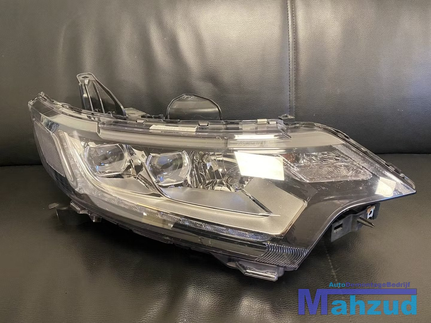 2018 Mitsubishi PHEV Outlander Rechts koplamp right headligh, Info@mitsubishi-motors.com, Mitsubishi Motors Corporation, Utilisé