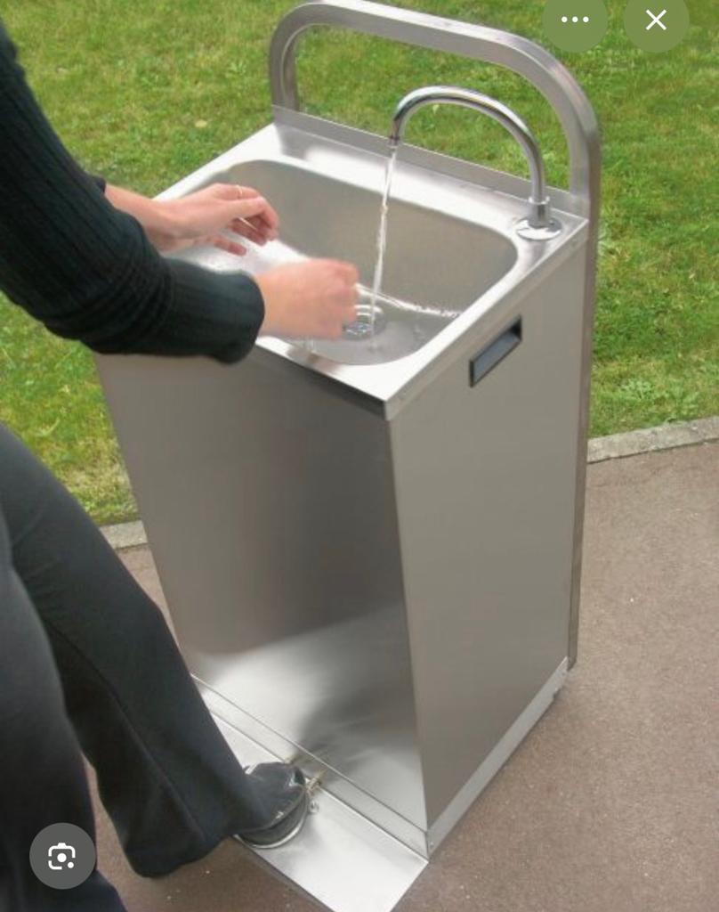 Inox wasbak met voetpomp, Ophalen, Gebruikt