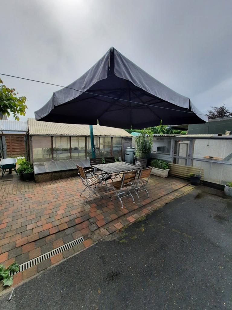 Parasol met tafel en 6 stoelen, Pliable, Moins de 4 mètres, Utilisé, 2 mètres ou plus