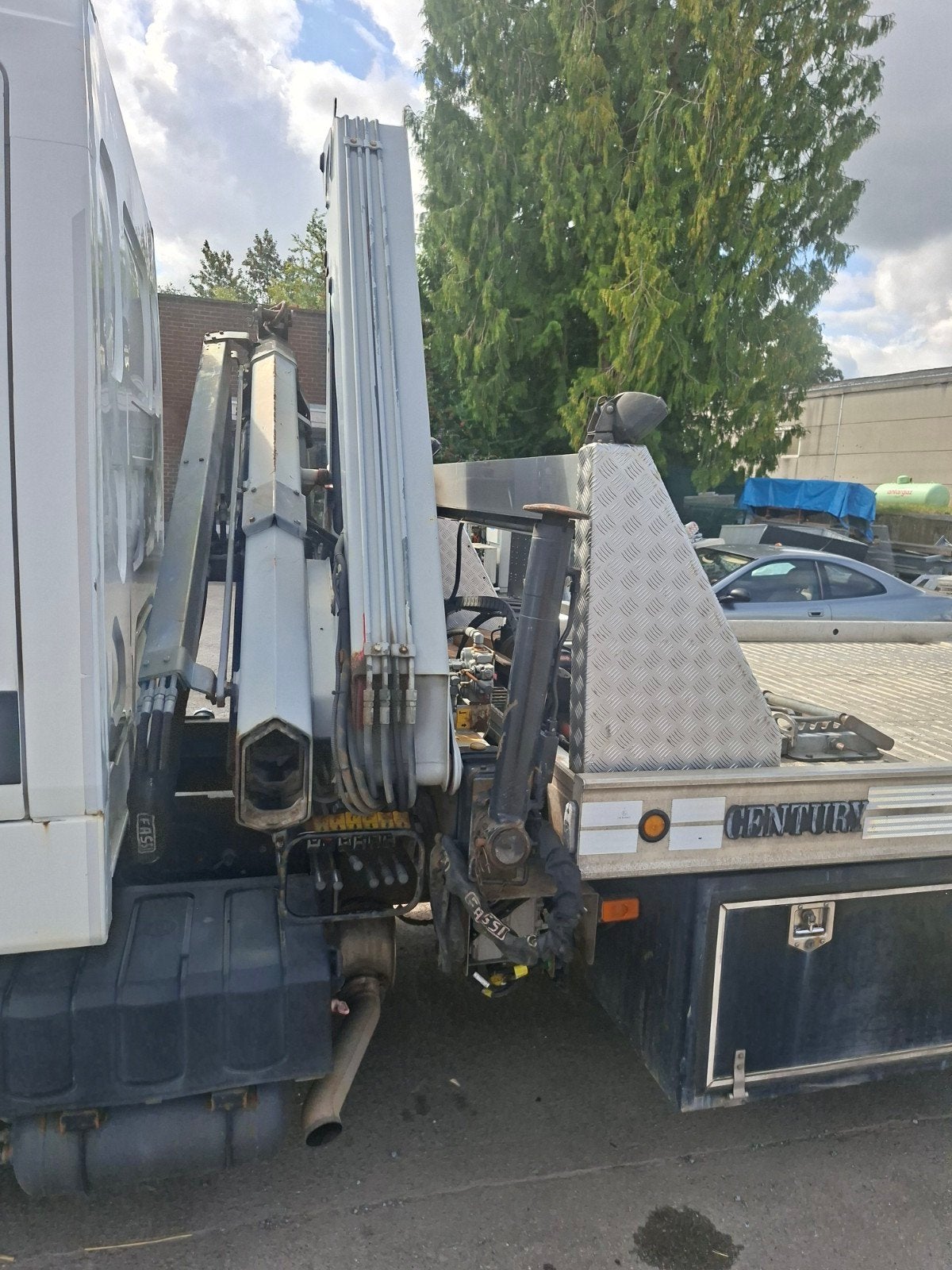bonjour a vendre depanneuse volvo fl 240
