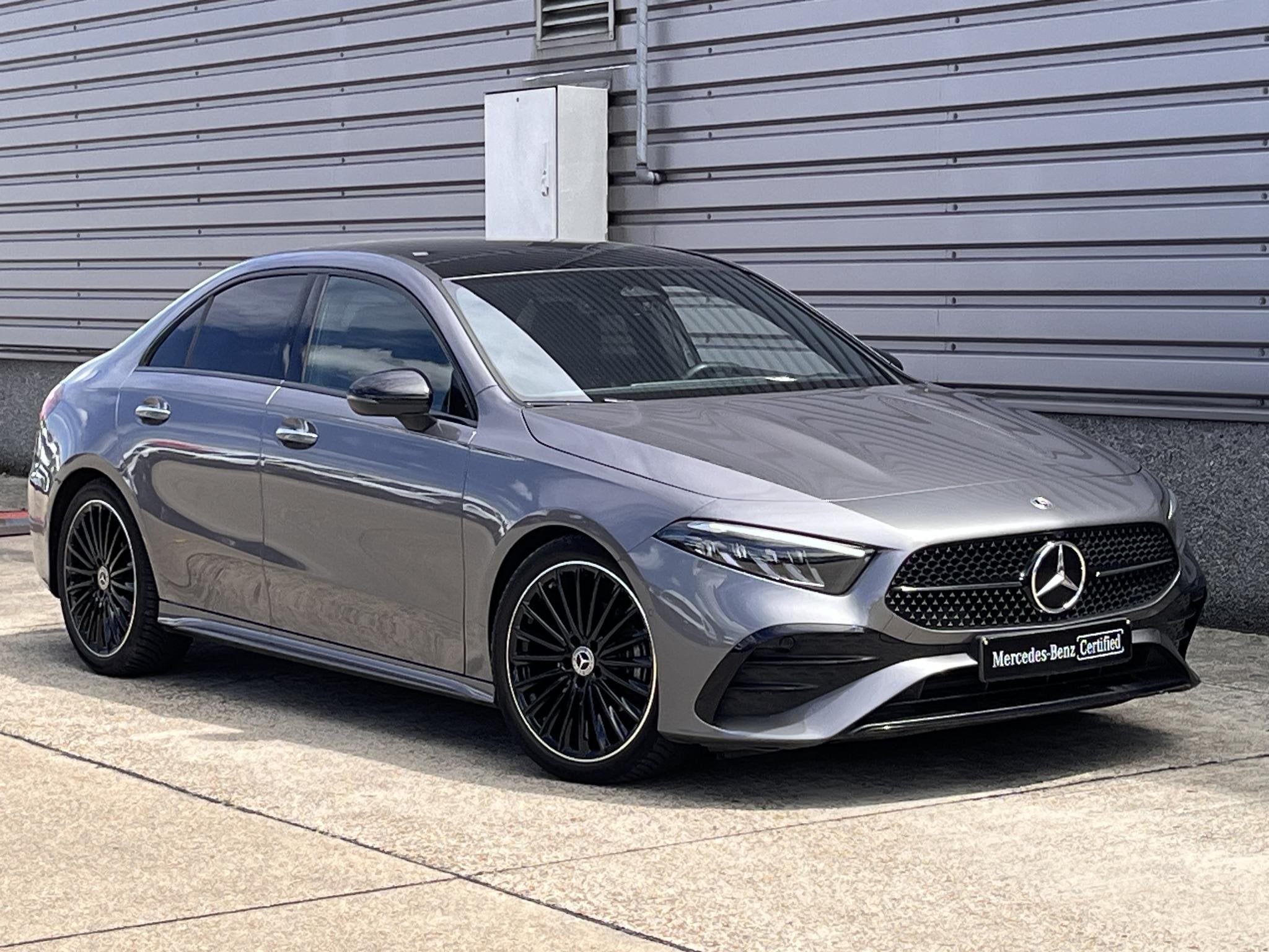Mercedes-Benz A-Klasse Limousine 180 d AMG/Pano, Auto's, 4 deurs, Stof, Gebruikt, 4 cilinders