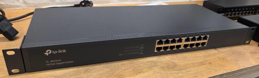 Switch 16 ports Gigabit de marque tp-link, Computers en Software, Netwerk switches, Ophalen, Gebruikt