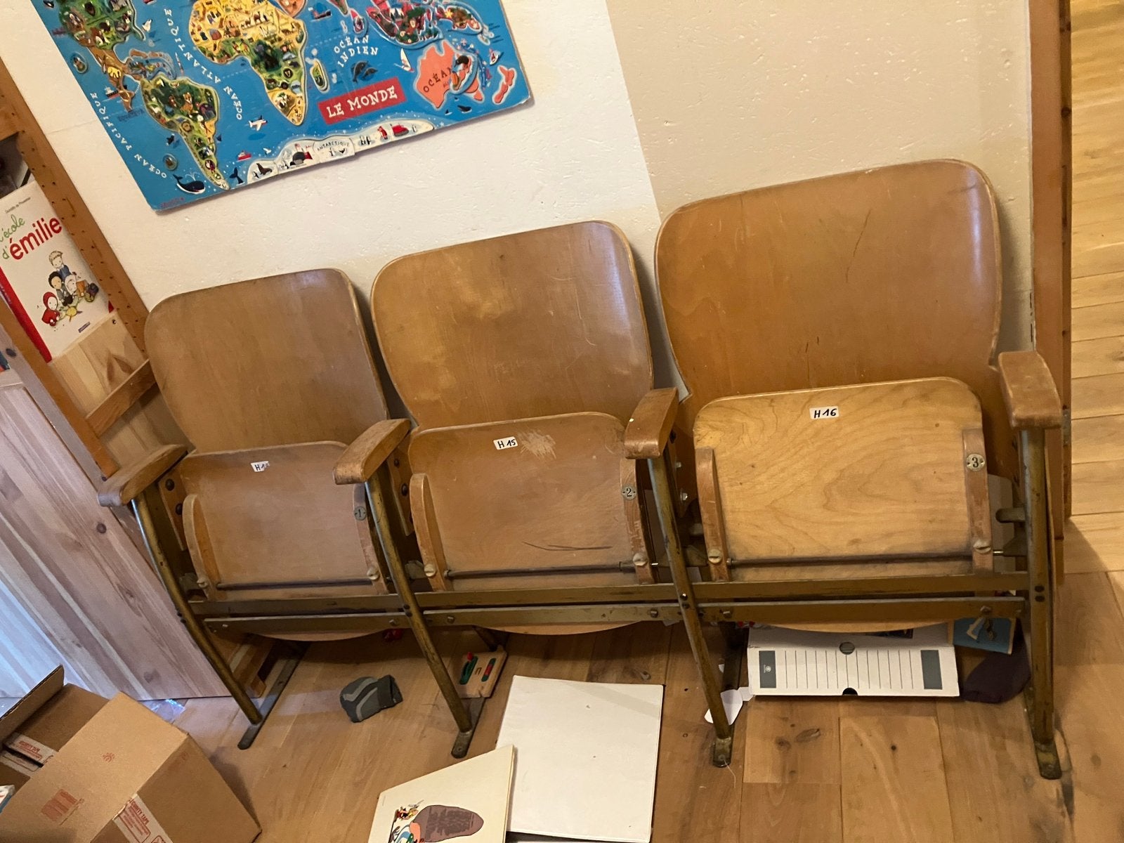 Ancienne banquette de cinéma, Maison & Meubles, Chaises, Bois, Trois, Autres couleurs, Enlèvement