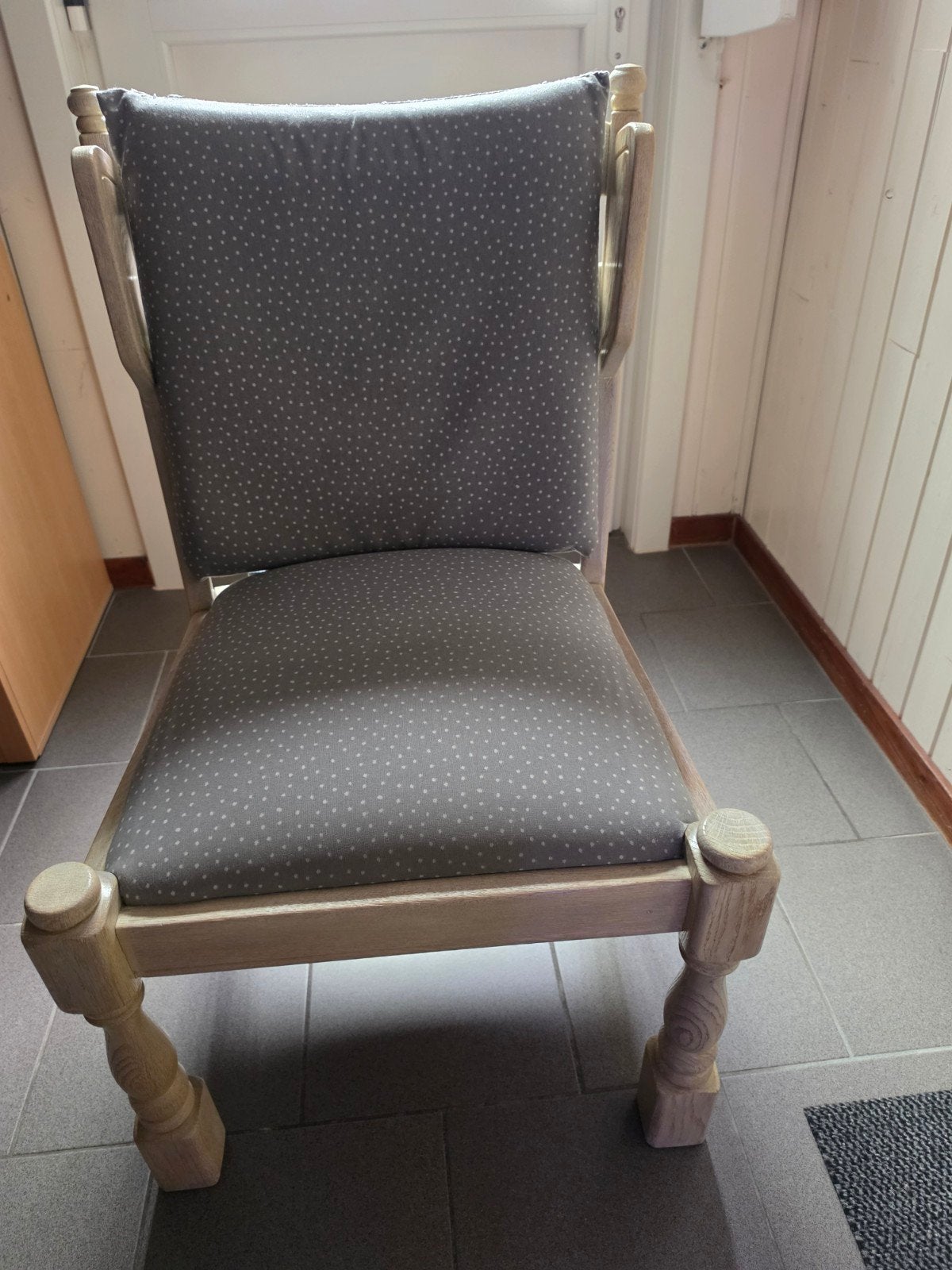 Grote beklede houten stoel, Antiek en Kunst, Ophalen