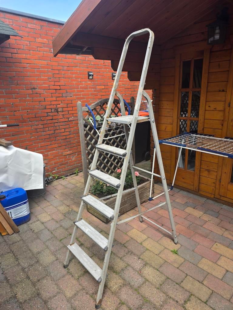 Trap met 6 treden, 1.90m hoog, in goede staat, Doe-het-zelf en Bouw, Ladders en Trappen, Ophalen, Gebruikt, Trap, Opvouwbaar of Inschuifbaar