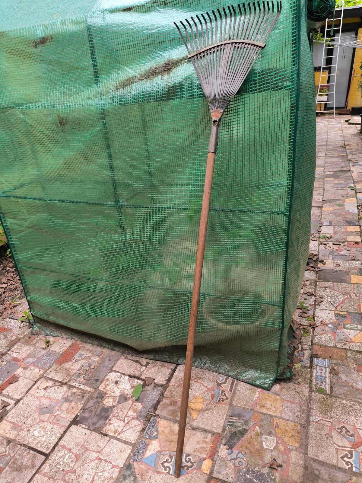 Grashark.   Hark, Tuin en Terras, Ophalen, Hark