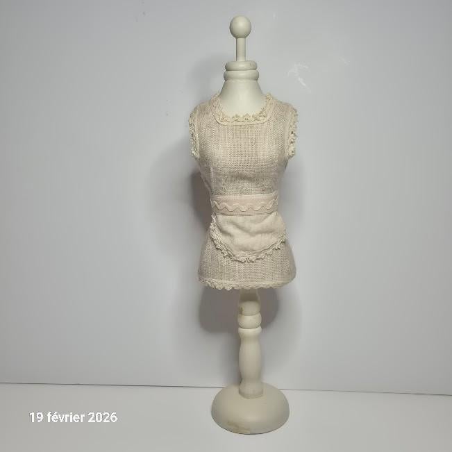 Kleine mannequin draagt sieraden of is gewoon decoratief, Overige materialen, Overige voorstellingen, Verzenden, Beige