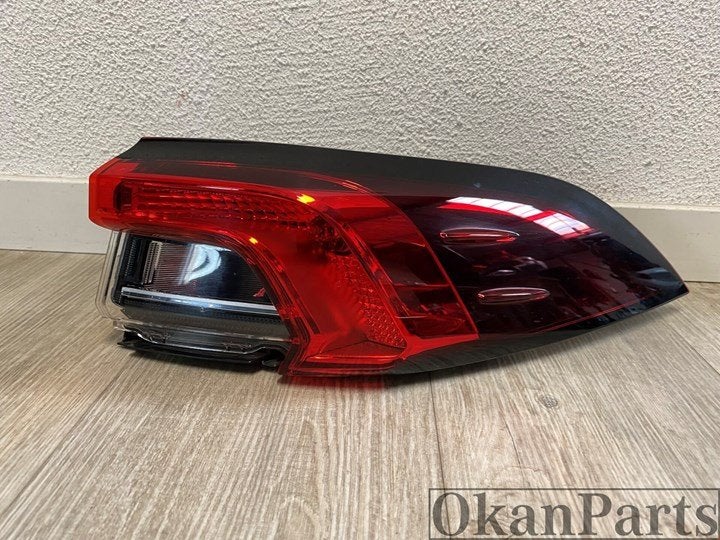 Toyota Corolla Sedan E21 rechter achterlicht, Gebruikt, Toyota