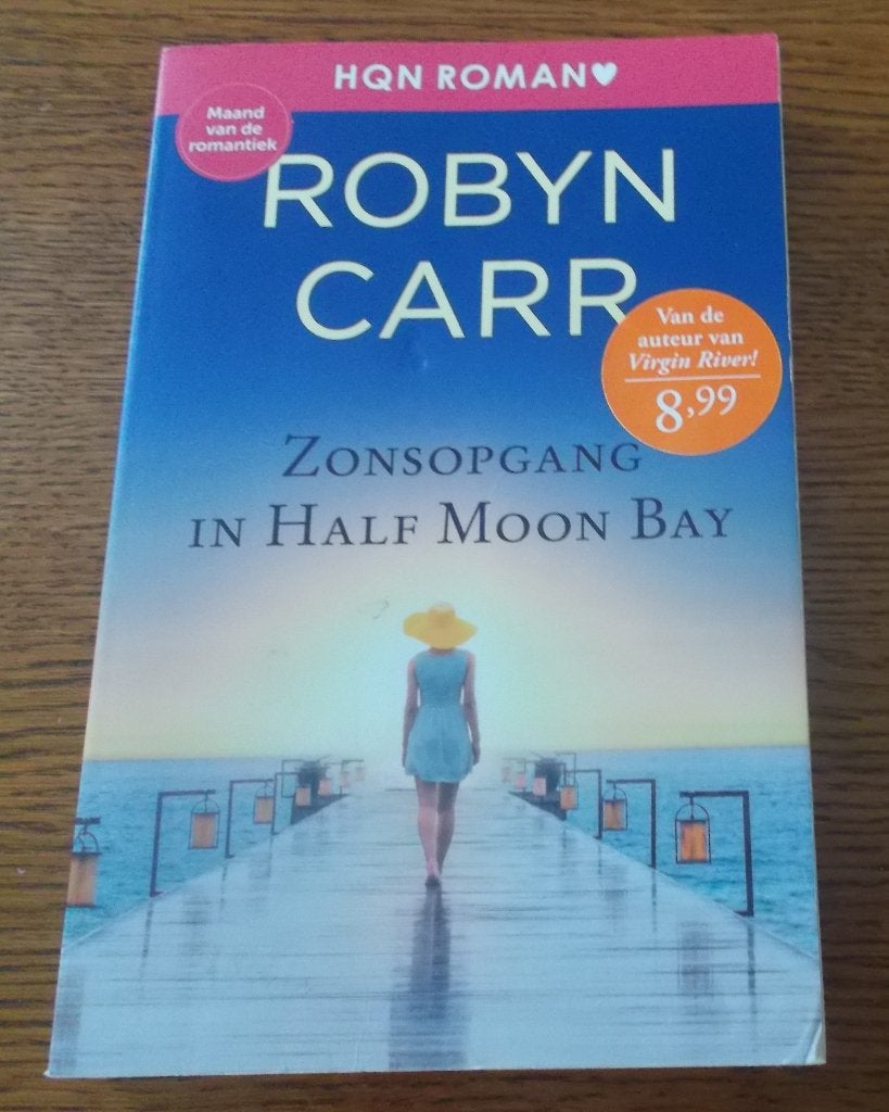Zonsopgang in Half Moon Bay / Robyn Carr, Boeken, Romans, Ophalen, Zo goed als nieuw, Robyn Carr